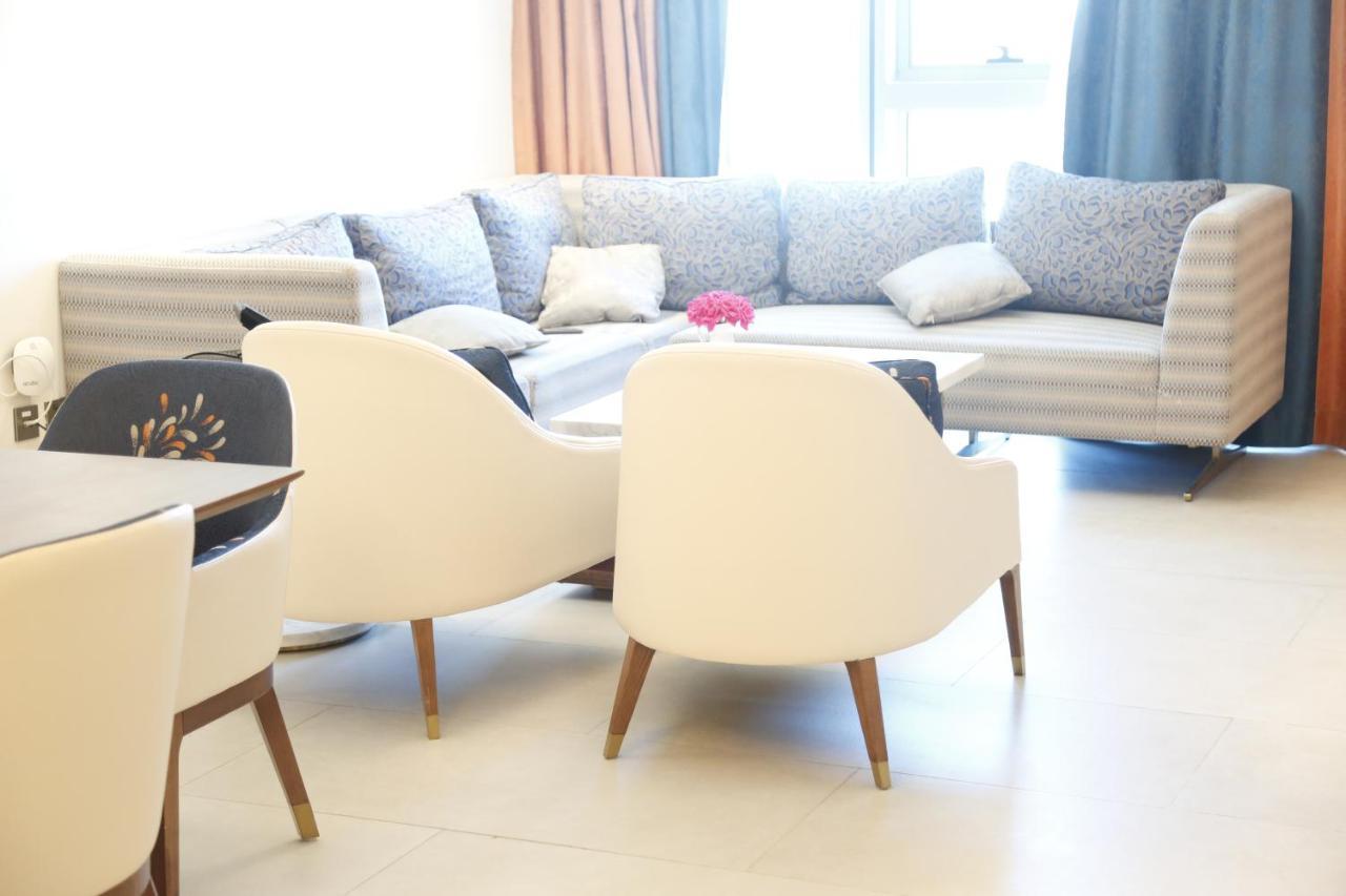 Waterfront Hotel Apartment Lusail Dış mekan fotoğraf A living room in a modern apartment