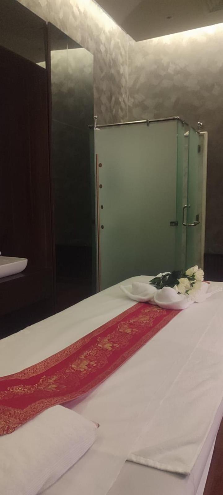 Waterfront Hotel Apartment Lusail Dış mekan fotoğraf A shower cubicle in a Thai spa